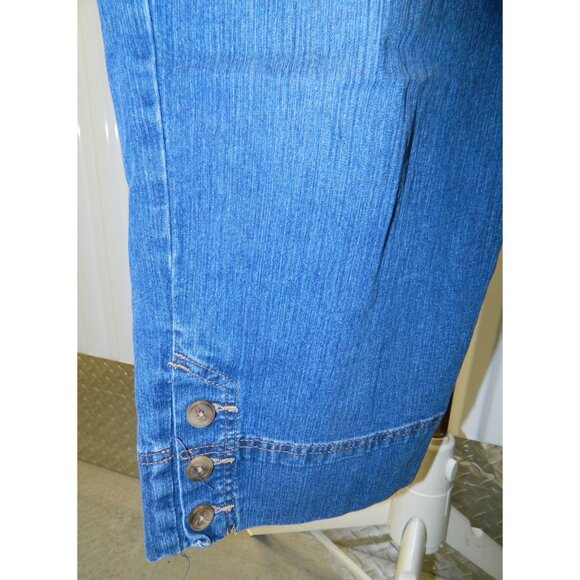 Charter Club Womens Blue Denim Capri Jeans Size 16W Classic Fit Button Accents - Picture 2 of 10